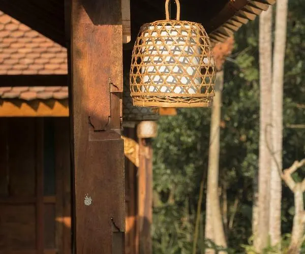 Uma Lanne - A Wooden Hideway Villas *