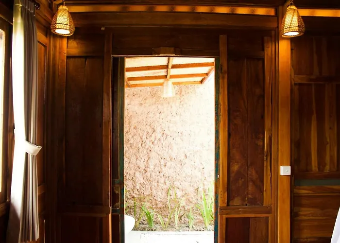 Uma Lanne - A Wooden Hideway Villas Lodge *